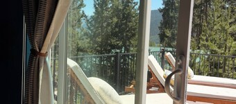 Shadow Mountain Chalet • Lake Views • Hot Tub • Sauna • Family Friendly