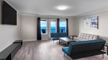 Apartamento, 3 habitaciones, frente al mar | Zona de estar