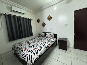 1 bedroom, desk, free WiFi, bed sheets