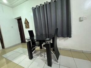 Dining - 1BEDROOM FLAT at UTAKO ABUJA. 24hrs LIGHT, WIFI & KITCHEN (Abuja)