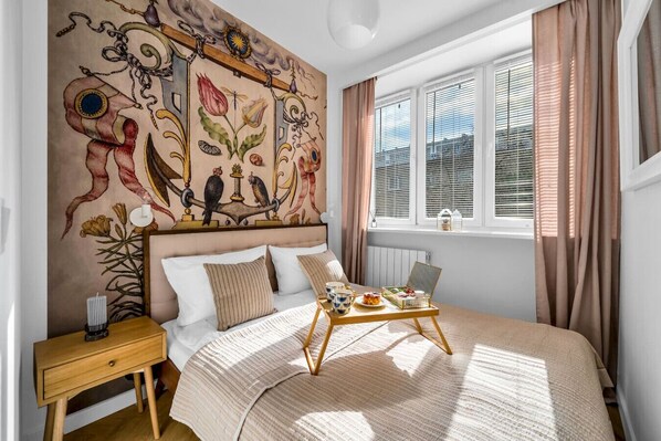 Desk, iron/ironing board, free WiFi, bed sheets - Warsaw - Workspace & Park nearby - by Rentujemy (Warszawa)