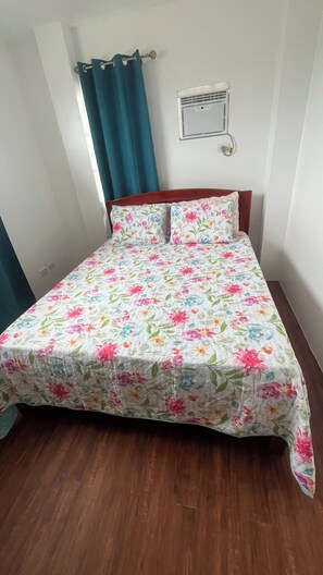 4 quartos, acesso à internet, roupa de cama