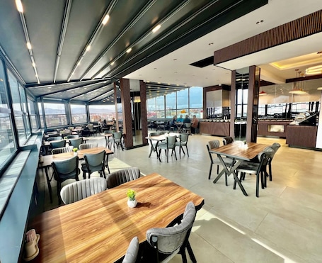Restaurant. KARAKOÇ HOTEL