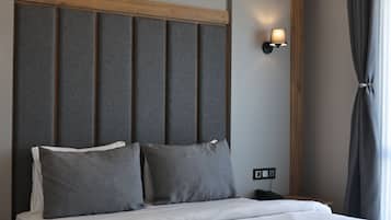 Double Room | In-room safe, desk, laptop workspace, soundproofing