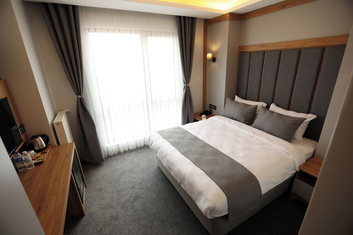 In-room safe, desk, laptop workspace, soundproofing