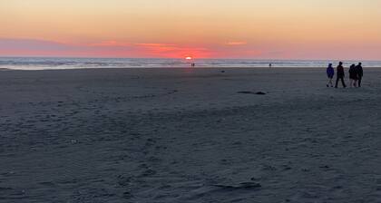 Pacific Beach Lookout! Level 2 EV charger