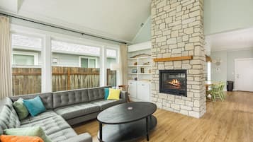 TV, fireplace