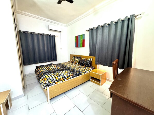 1 bedroom, desk, free WiFi, bed sheets