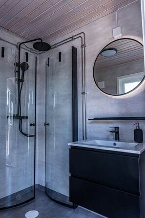 Apartment, Kitchenette, Oceanfront | Bathroom | Shower, towels, soap, shampoo
