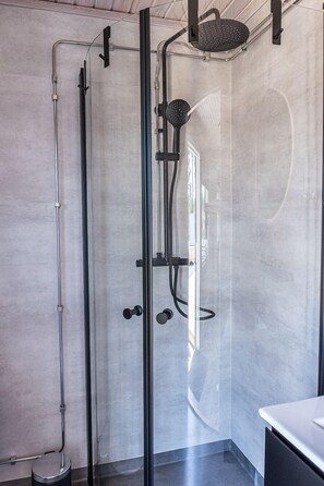 Apartment, Kitchenette, Oceanfront | Bathroom | Shower, towels, soap, shampoo