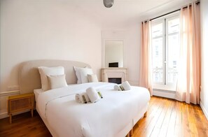 2 bedrooms, iron/ironing board, WiFi, bed sheets - TBS 324 - Superb apartment with Eiffel Tower view (Paris)