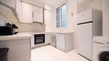 Fridge, microwave, oven, dishwasher
