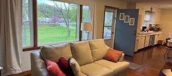 Cute Retro House in Knoxville Countryside