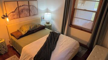 2 bedrooms, iron/ironing board, WiFi (free), bed sheets