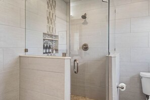 Hair dryer, towels, soap, shampoo - Luxury Austin Retreat w/ Pool, Games, Sleeps 12 (Austin)