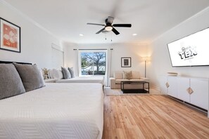 4 Schlafzimmer, Schreibtisch, Bügeleisen/Bügelbrett, Reisekinderbett