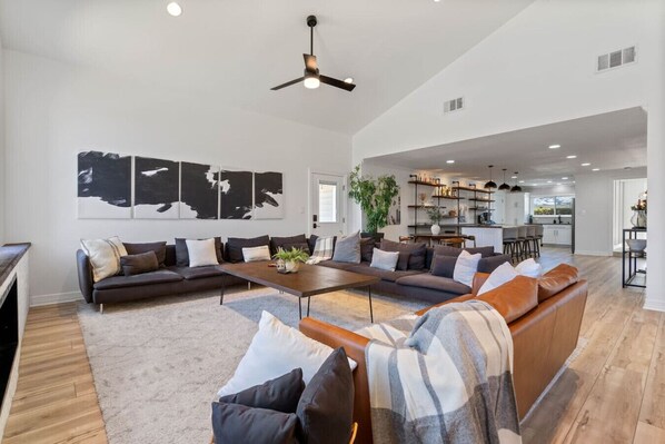 Smart TV, table tennis - Luxury Austin Retreat w/ Pool, Games, Sleeps 12 (Austin)