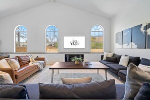 Smart-TV, Tischtennisplatte