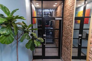 Interior - Sprawling 2BR w King Bed, fast WiFi, 20 minutes to Times Square! (The Bronx)