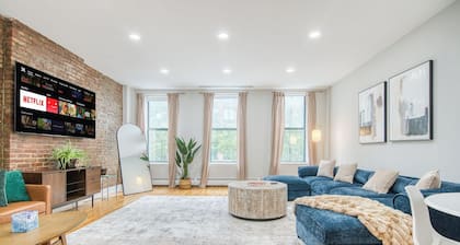 Sprawling 2BR w King Bed, fast WiFi, 20 minutes to Times Square!