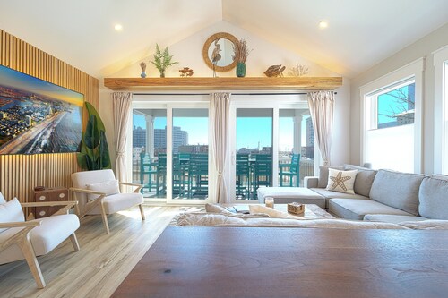 Designer Home • 1 Block to Boardwalk & Ocean • Stunning City & Ocean Views