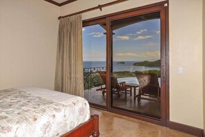 4 soveværelser, pengeskab på værelset, strygejern/strygebræt