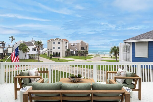 Terrace/patio - Coastal Ocean View Retreat on Cul-de-sac in Pirates Beach Steps from the Beach (Galveston)