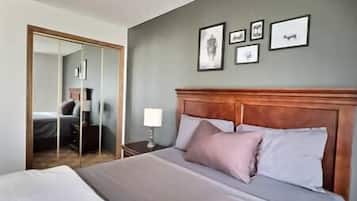 3 sovrum, skrivbord, strykjärn/strykbräda och resesäng
