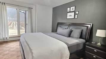 3 Schlafzimmer, Schreibtisch, Bügeleisen/Bügelbrett, Reisekinderbett