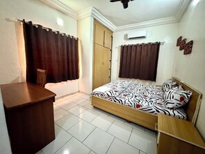 1 bedroom, desk, free WiFi, bed sheets