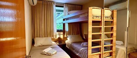 2 quartos, ferros/tábuas de passar roupa, Wi-Fi, roupa de cama