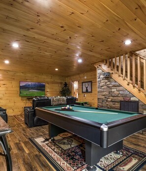 Games room - Bear Paw Hideaway: Hot Tub, Theater & Multicade! (Sevierville)