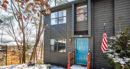 Hillside Hideaway | Community Pool, Grill & MORE!