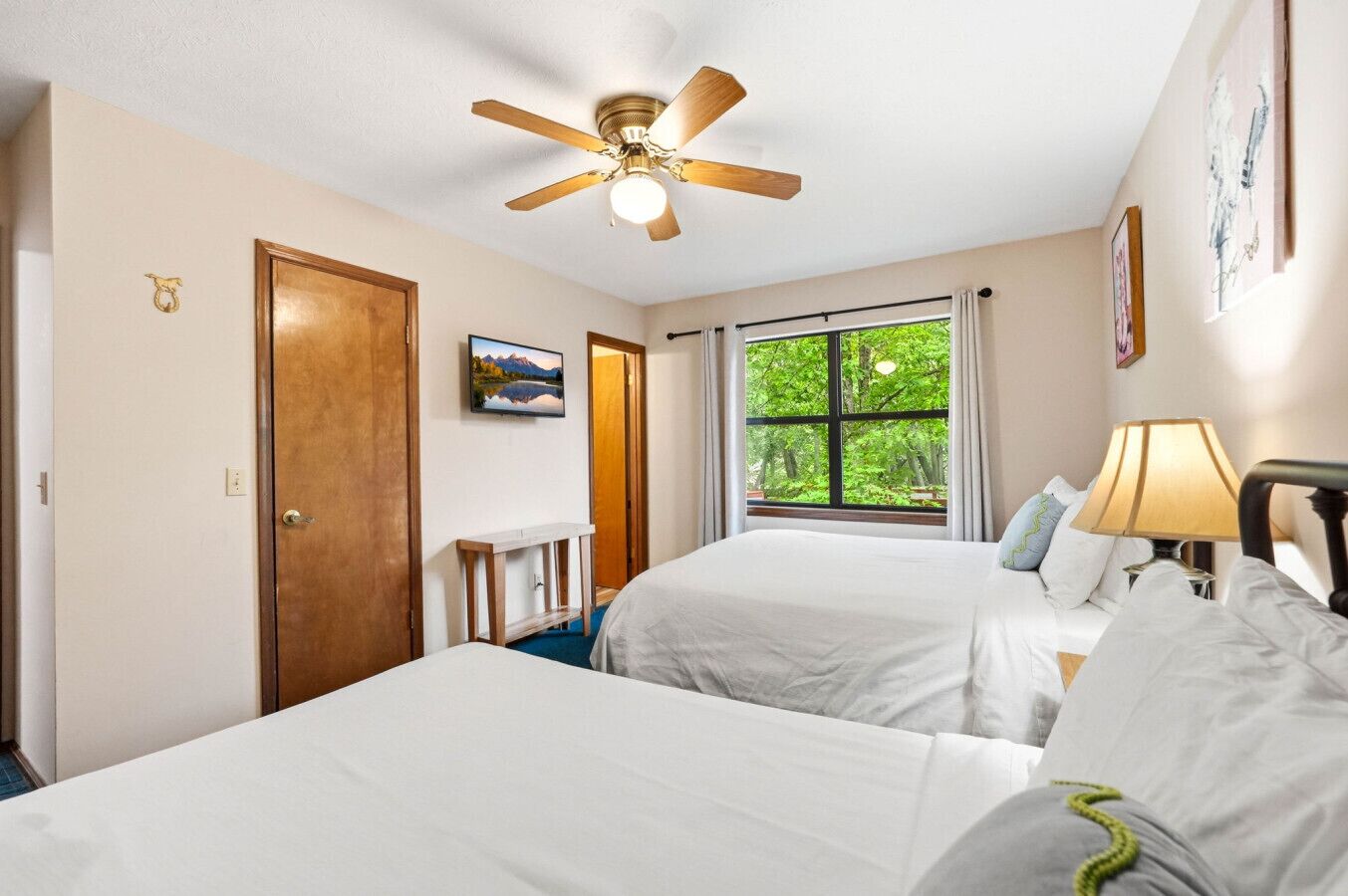 2 bedrooms, iron/ironing board, free WiFi, bed sheets
