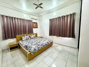 2 bedrooms, desk, free WiFi, bed sheets