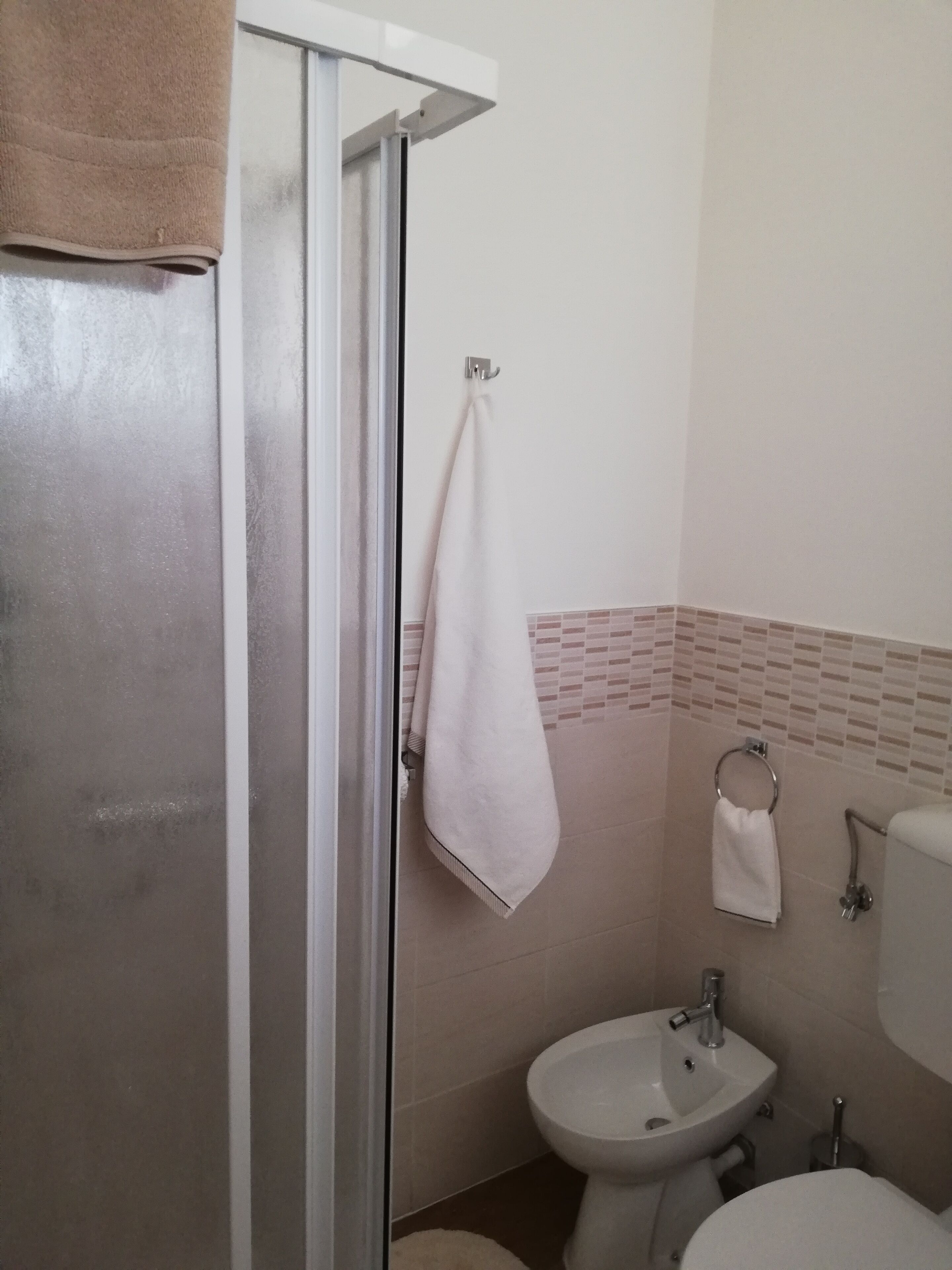 Doccia, asciugacapelli, bidet, asciugamani
