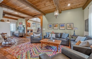 Smart TV, fireplace