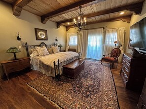 7 bedrooms, desk, iron/ironing board, WiFi