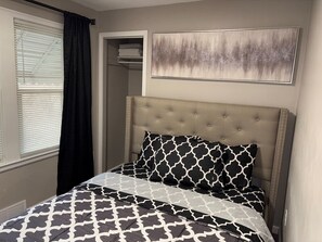 2 bedrooms, iron/ironing board, free WiFi, bed sheets