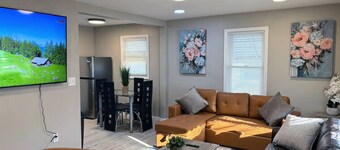 Your Cozy Home Away From Home king bed, parking