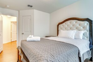 3 chambres, fer et planche à repasser, Wi-Fi, draps fournis