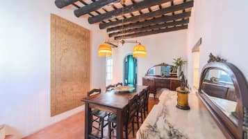 غرفة لتناول الطعام