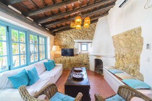 House, 2 Bedrooms, Accessible, Smoking | Living room