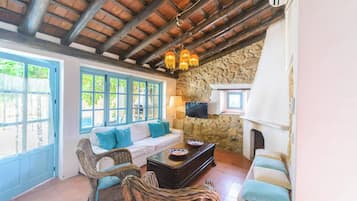 House, 2 Bedrooms, Accessible, Smoking | Living room