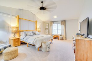 4 bedrooms, desk, iron/ironing board, travel cot