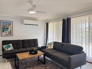 Televisor intel·ligent i llibres