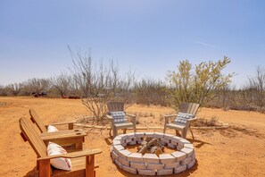 Property grounds - Hike, Hunt & Fish: Pet-Friendly Studio in Dilley! (Dilley)