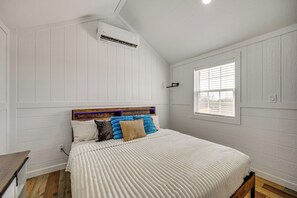 Desk, iron/ironing board, WiFi, bed sheets - Hike, Hunt & Fish: Pet-Friendly Studio in Dilley! (Dilley)