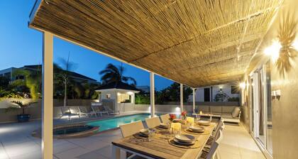 Villa Kaminda, beautiful villa with 4 bedrooms, pool, jacuzzi- Jan Thiel