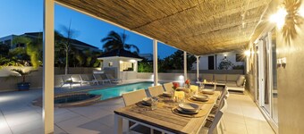 Villa Kaminda, beautiful villa with 4 bedrooms, pool, jacuzzi- Jan Thiel